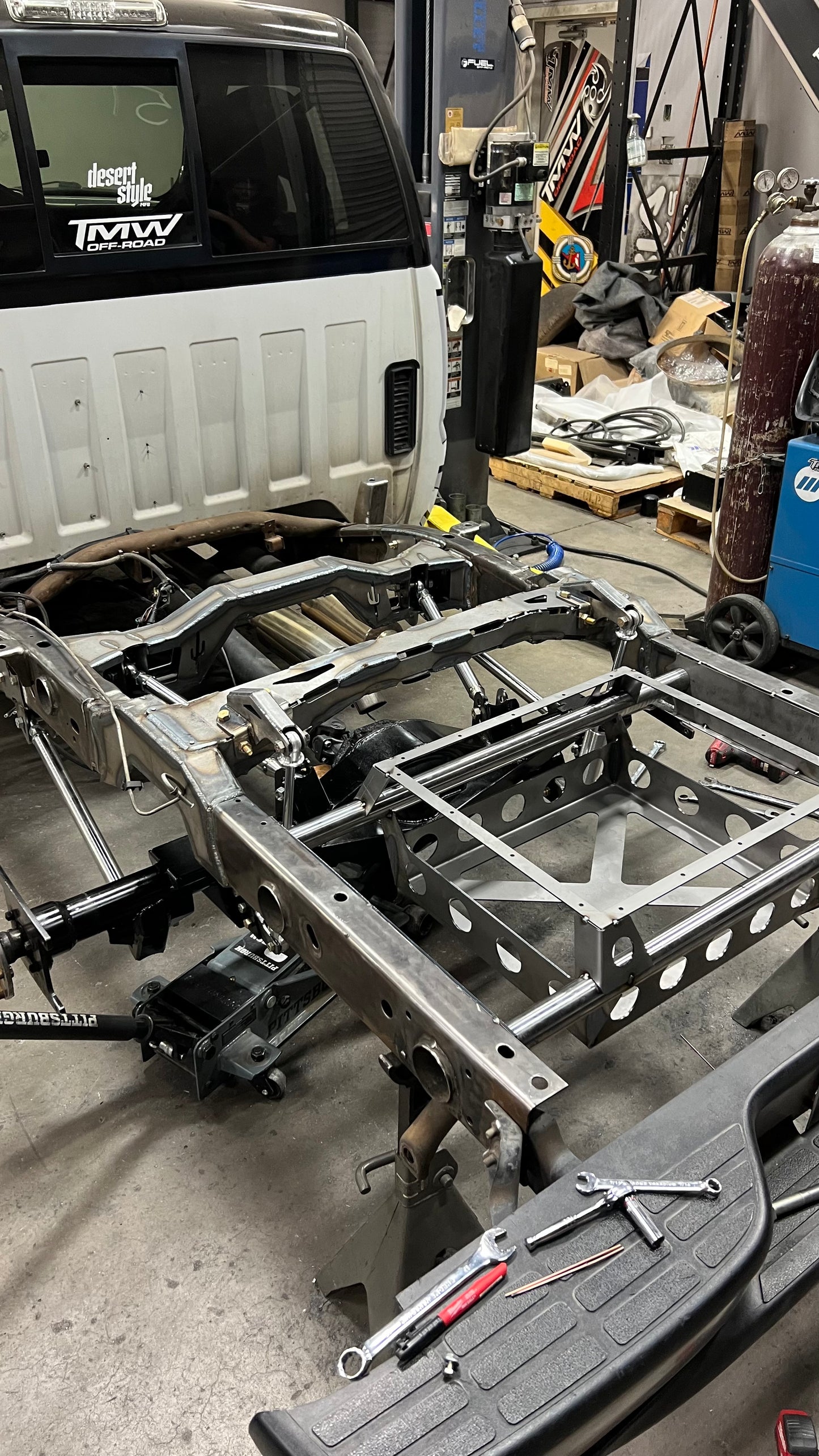 Track Titan Rear Suspension Kit | 1999–2006 Short Bed Half-Ton Chevy Trucks